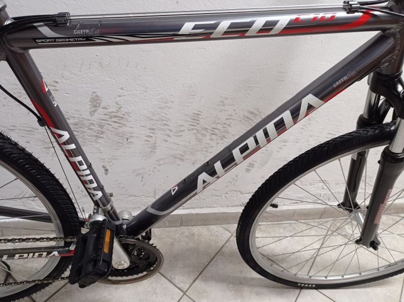 Starší renovované jízdní kolo krosové - trekingové pánské 28" Alpina Eco C10
