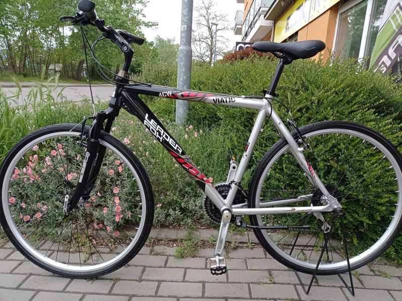 Starší renovované jízdní kolo krosové - trekingové pánské 28" LeaderFox Viatic