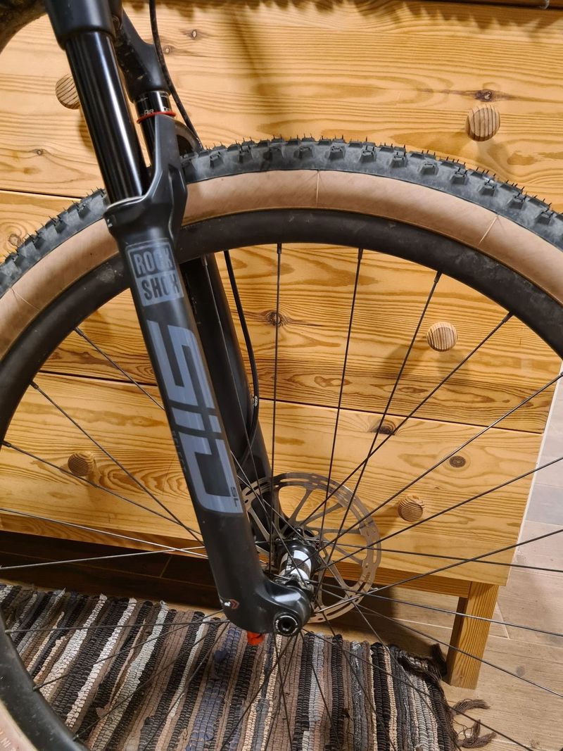 Lehce jetá 29" vidlice RockShox Sid SL Select, 100mm, boost, páčka