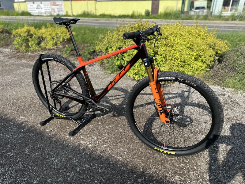 Zákazková stavba Nový KTM Myroon Exonic 2023 Custom 29"