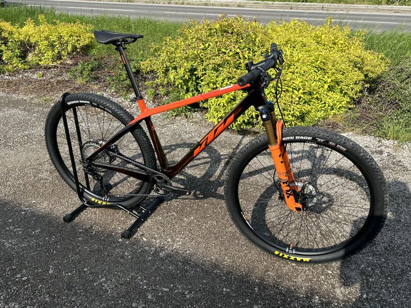 Zákazková stavba Nový KTM Myroon Exonic 2023 Custom 29"