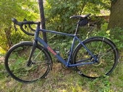 Kolo Triban RC120 s kotoučovými brzdami modro-oranžové a příslušenstvím