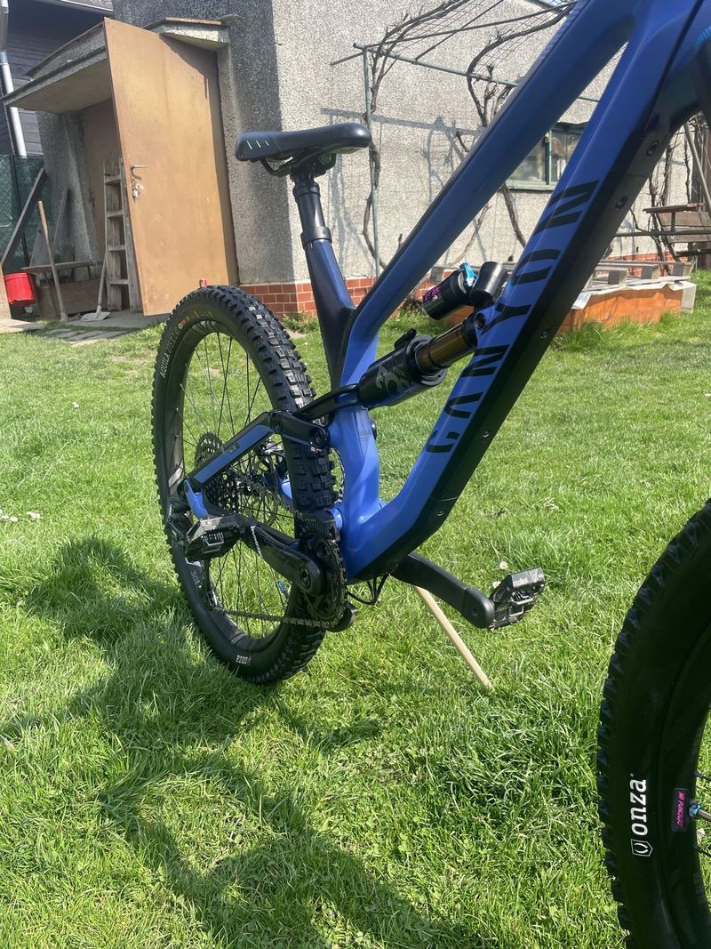 Canyon Torque CF9