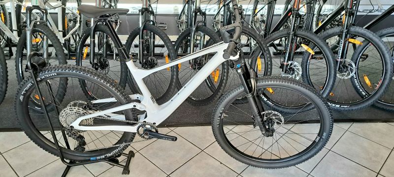 SCOTT SPARK 930 2023 WHITE VELIKOST L NOVÉ KOLO + ZÁRUKA