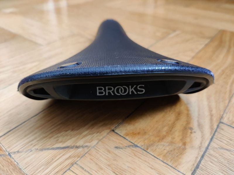 Sedlo Brooks C17 Black