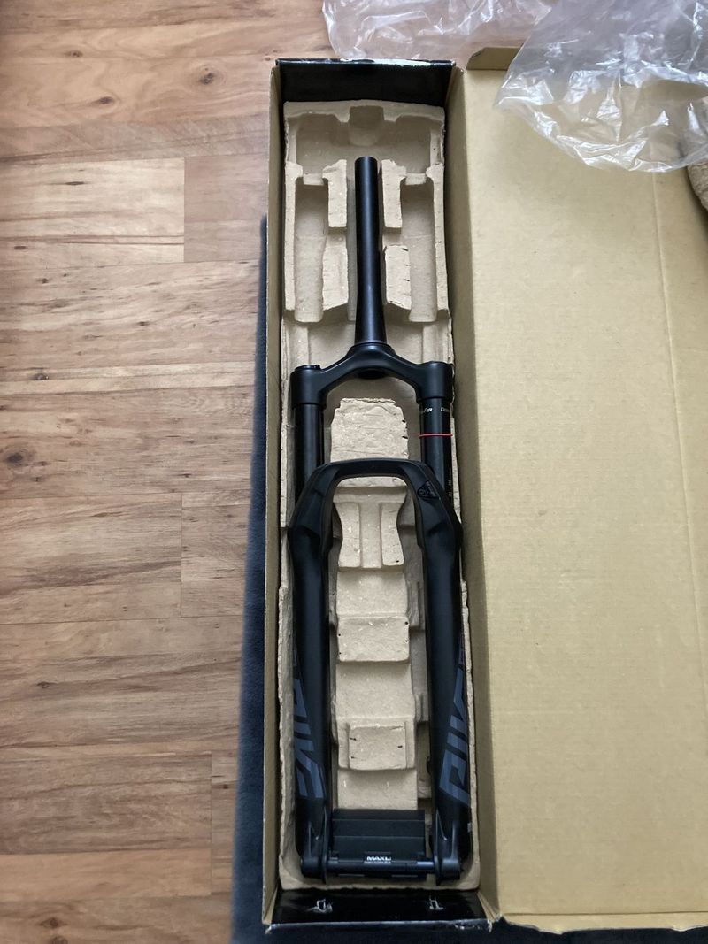 Vidlice Rock Shox Pike Select RC B4 29" odpružená vidlice černá 51 mm offset@140 mm
