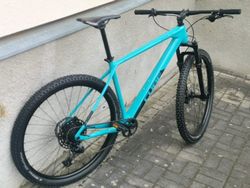Prodám karbonové kolo CUBE Reaction C:62 21" postava 180-190cm - nejeté !!!