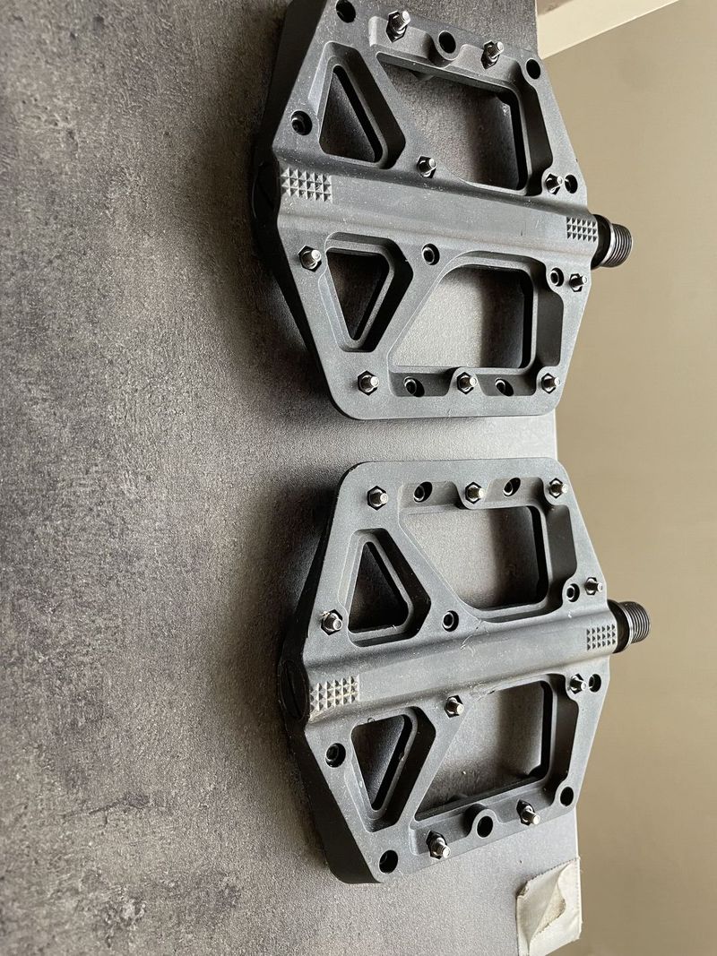 Crankbrothers Stamp1 L (cerne)