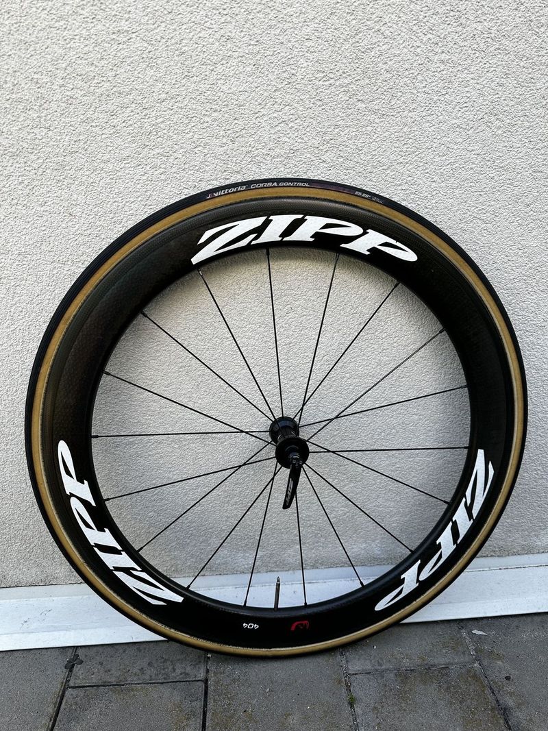 ZIPP 404 - přední kolo