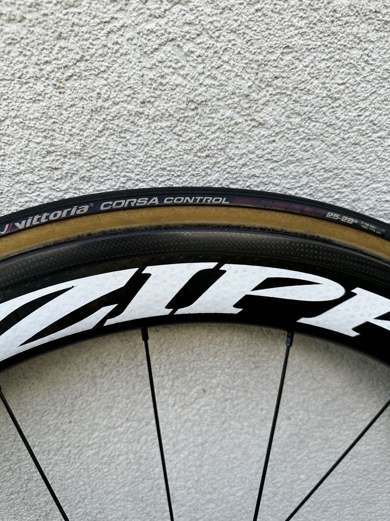 ZIPP 404 - přední kolo