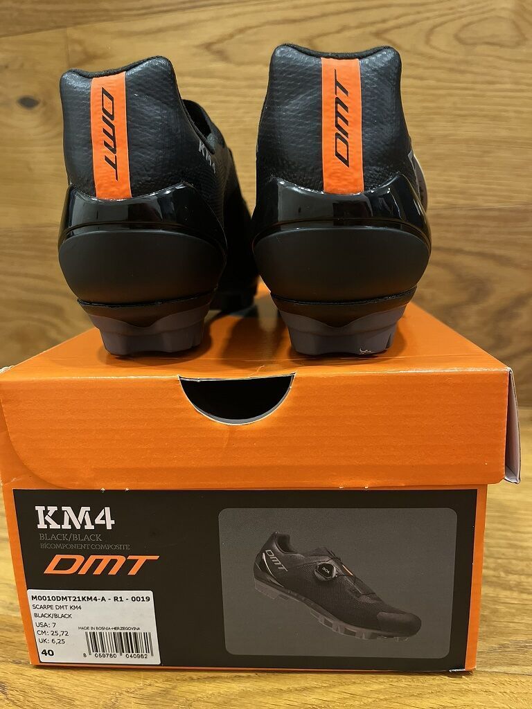 NOVÉ tretry DMT KM4 vel. 40