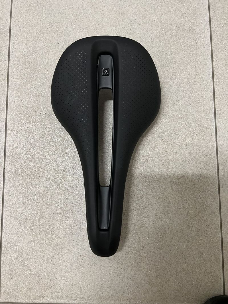Sedlo Bontrager Verse Elite, austenitové ližiny, šířka 145 mm