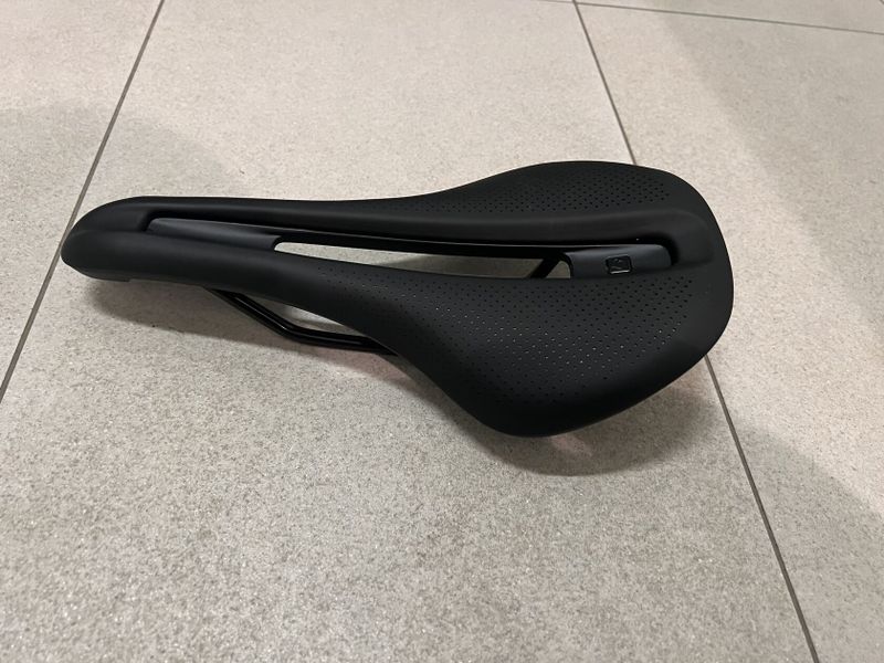 Sedlo Bontrager Verse Elite, austenitové ližiny, šířka 145 mm