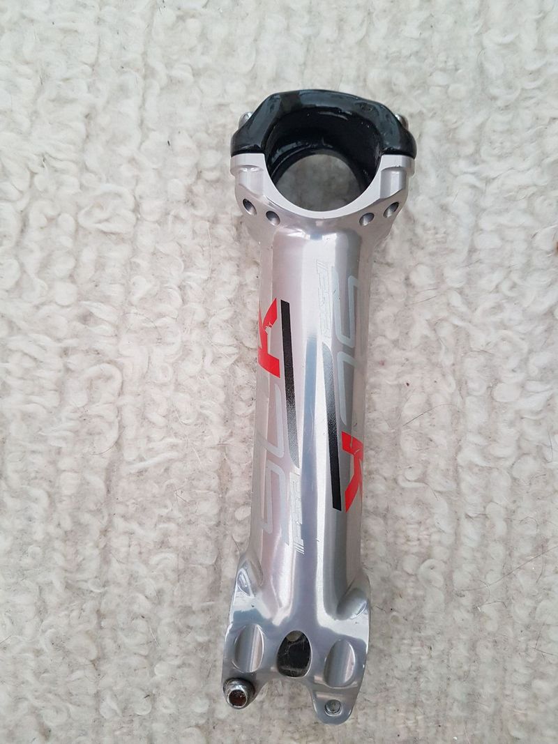 Prodám karbonové kolo Argon18 Krypton s 1 rok starou sadou Shimano 105 (řadící páky ultegra) 11s