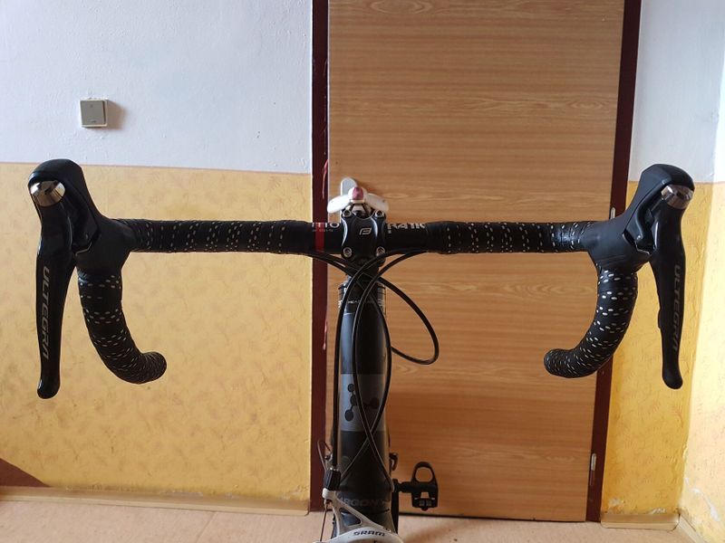 Prodám karbonové kolo Argon18 Krypton s 1 rok starou sadou Shimano 105 (řadící páky ultegra) 11s