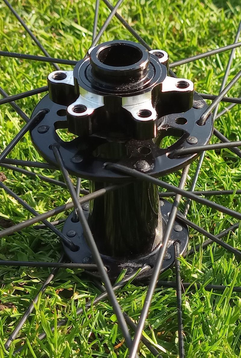 NEPOUŽITÁ ZAPLETENÁ KOLA ROVAL CONTROL 29" 622x21 Neboost Tubeless HG