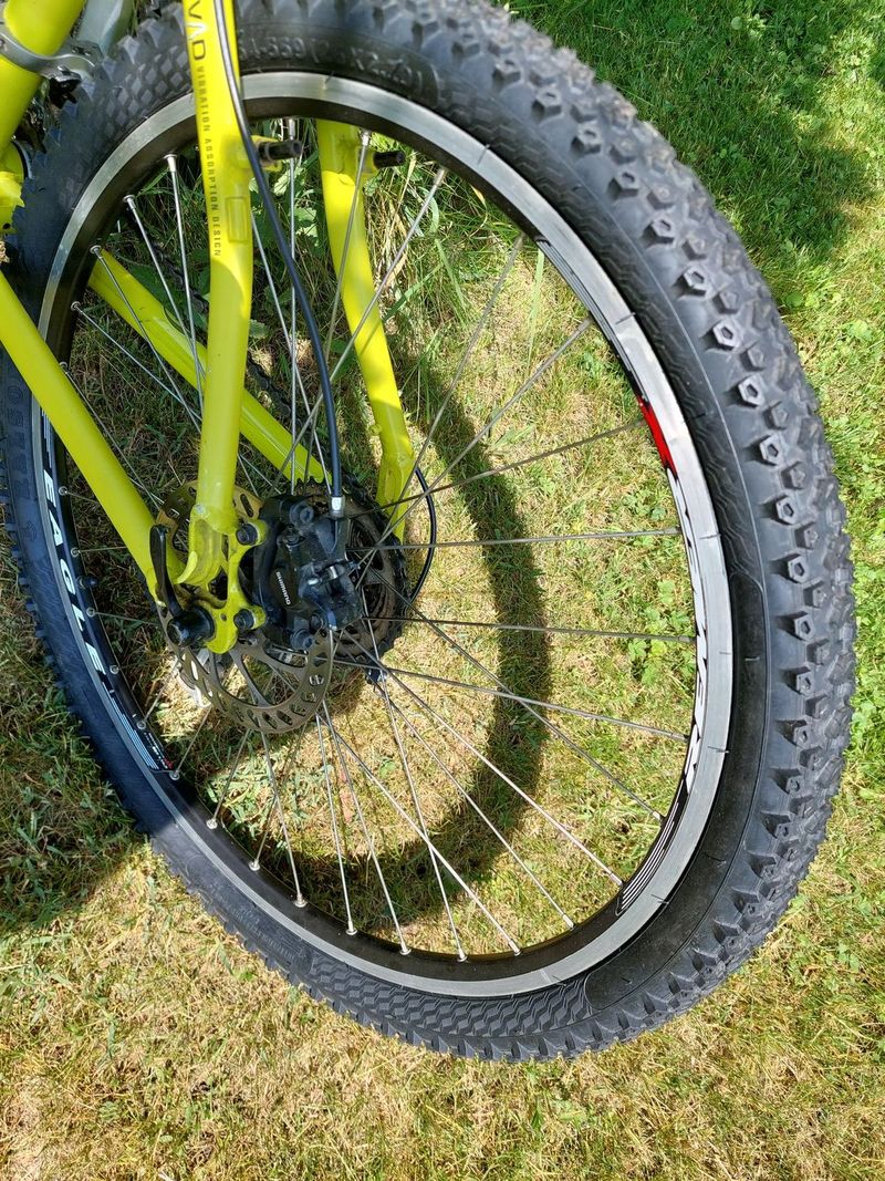 Vše kromě rámu, vzduch vidlice, sada Shimano Lx/XT, hydr.brzdy atd
