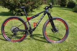 TREK SUPERCALIBER 9.7 Lithium Grey/Crimson