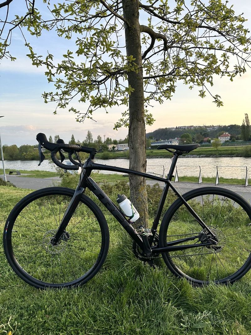 Trek Domane 4 (2023) - skoro nové, záruka, velikost 56