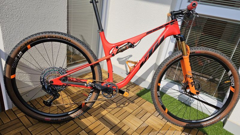KTM Scarp Exonic - 100/95mm, Sram Eagle XX1 AXS, top model, váha 9,4kg, vel. L