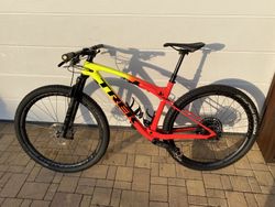 Trek Supercaliber GX 2022 "ProjectOne" s watmetrem a teleskopkou, nájezd "rodičem" do 500km