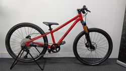NOVÝ KUbikes 24S MTB Disc - Shimano Deore, vzduch. vidlice, 9,6kg