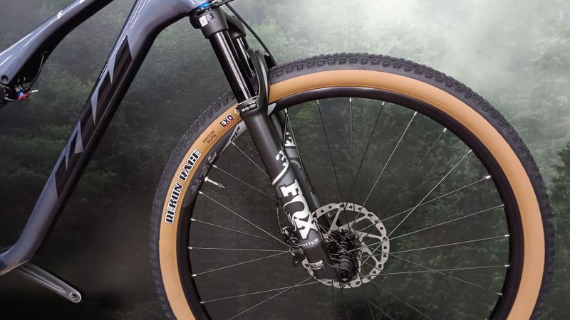 !!!NOVÝ!!! AKCE - sleva 12.000,- !!! Karbon KTM SCARP ELITE vel. M 2023