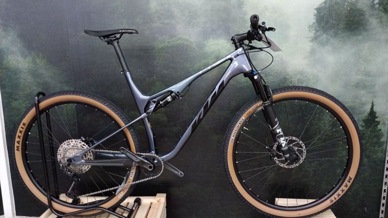 !!!NOVÝ!!! AKCE - sleva 12.000,- !!! Karbon KTM SCARP ELITE vel. M 2023