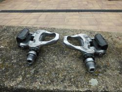 Silniční pedály Shimano 105