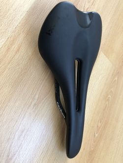 Sedlo MAX1 Evo Carbon Hole