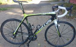 SILNIČNÍ KOLO KELLYS URC 7.0 CARBON vel. L ( 56 )