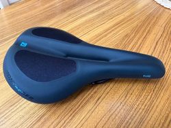 Prodám nové dámské sedlo Bontrager commuter fluid