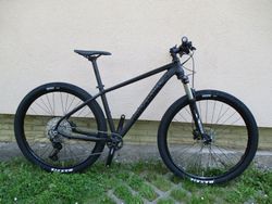 Nové 29" kolo Maxbike M909 17", vidlice Suntour Raidon air, osazení Shimano Deore 1x12, pevné osy