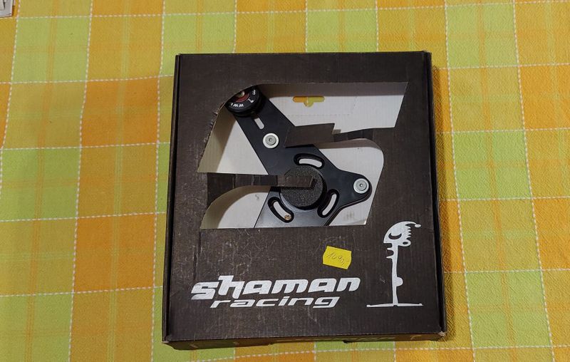 napínák,vodítko řetězu Shaman Racing
