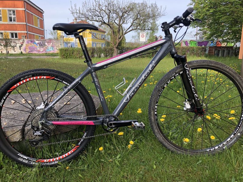 Kolo prodoli, karbon vidlice, shimano brzdy, sada SLX 1/11, váha 10 kg