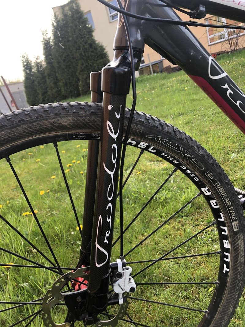 Kolo prodoli, karbon vidlice, shimano brzdy, sada SLX 1/11, váha 10 kg
