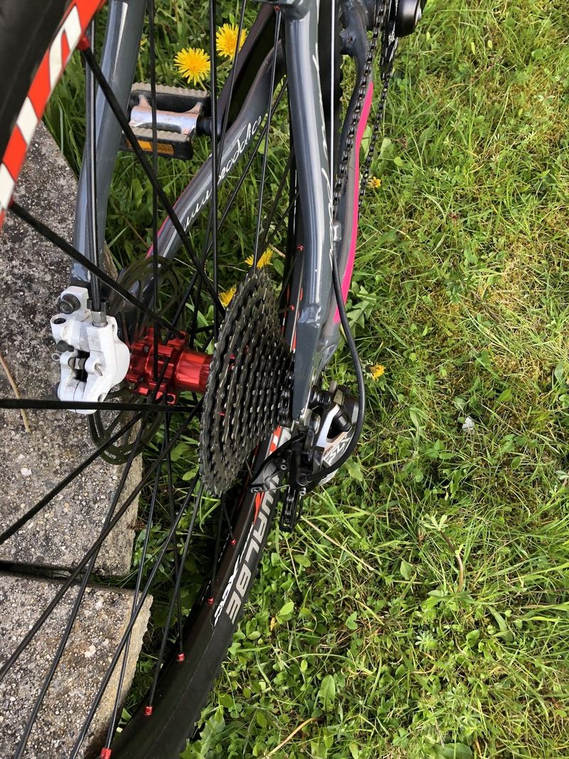 Kolo prodoli, karbon vidlice, shimano brzdy, sada SLX 1/11, váha 10 kg