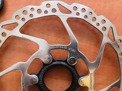 Kotouče Shimano SM-RT54 160 + 180 mm