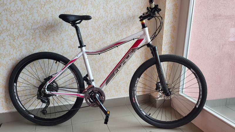 Prodám lehké dívčí horské dívčí kolo 26´ vel. 17,5. Zn. Force. 3x9 Shimano Deore.