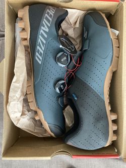Prodám zcela nové , nepoužité MTB tretry Specialized Recon 3.0. Velikost 47.