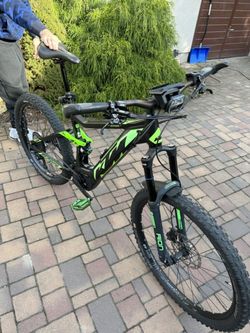Prodám celoodpružené elektrokolo KTM Macina Kapoho 273 v perfektním stavu, velikost 19"