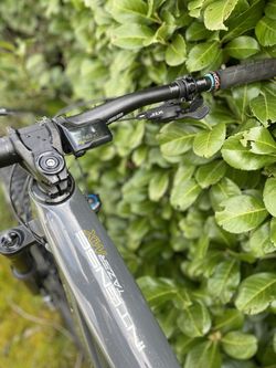 Intense Tazer E bike Shimano EP8 567km 9 měsíců staré