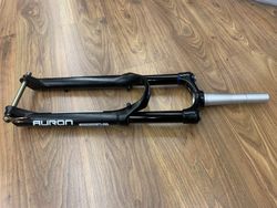 Suntour Auron