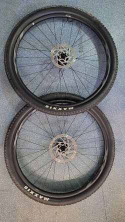 Zapletená bezdušová kola Giant XCT 29"
