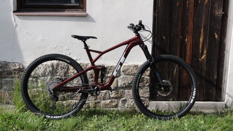 Celoodpružené kolo GT SENSOR 29" SPORT - 2022, vel.L