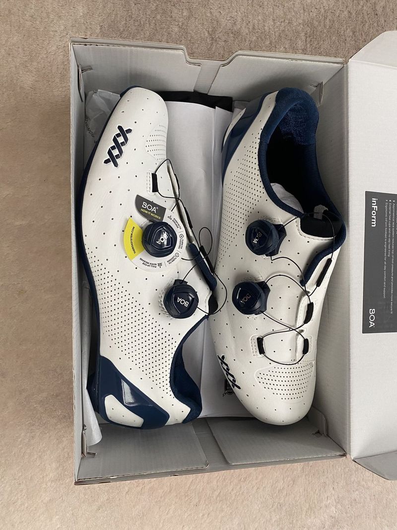 Silniční tretry Bontrager XXX Road bílo-modré