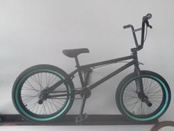 BMX stavba na Haro Midway Možno i na díly