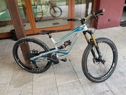 YT capra cf pro race 2020 