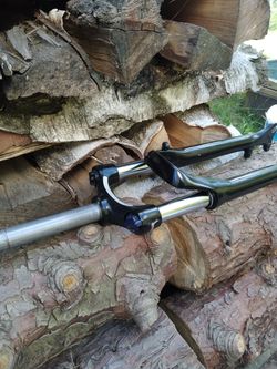 SR Suntour XCM 30 100mm zdvih repasovaná, výborný stav