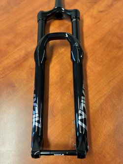 Rock Shox Lyrik Ultimate, 29", zdvih 170 mm, barva černá lesklá, model 2022